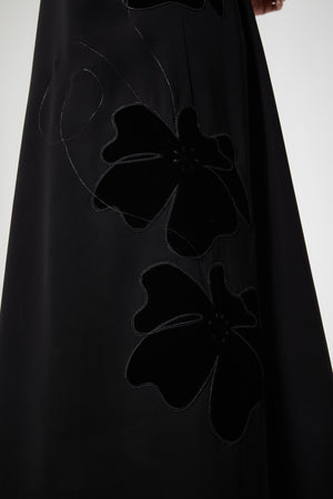Black Aria Crepe, sides velvet Details