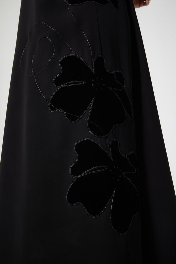 Black Aria Crepe, sides velvet Details
