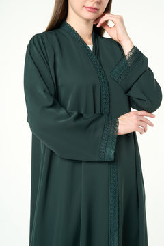 Green Reem Nada, Elegant Lace Details