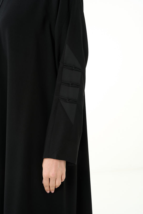 Black Maya Crepe Abaya with Classic Minimal Finish